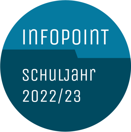 Infopoint mit der Aufschrift" Infopoint - Schuljahr 2022/23"